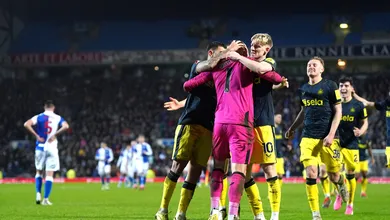 Dubravka pega dois p&ecirc;naltis, e Newcastle elimina Blackburn nas oitavas da Copa da Inglaterra