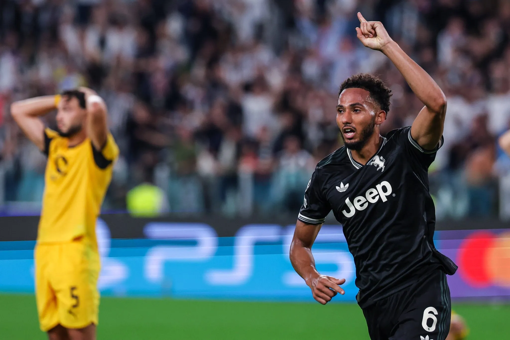 Kelly comemora gol da Juventus sobre o Borussia Dortmund na Champions League