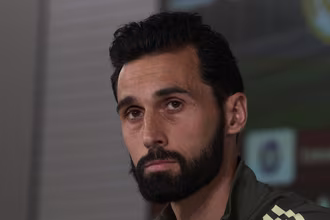 &lsquo;Quem me dera ter 25 como ele&rsquo;: Arbeloa faz quest&atilde;o de elogiar pe&ccedil;a &lsquo;confi&aacute;vel&rsquo; do Real Madrid