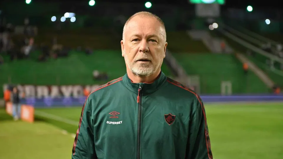 Fluminense de Mano Menezes vive bom momento apesar de situa&ccedil;&atilde;o dif&iacute;cil no Brasileir&atilde;o - Foto: LUCAS MER&Ccedil;ON / FLUMINENSE FC