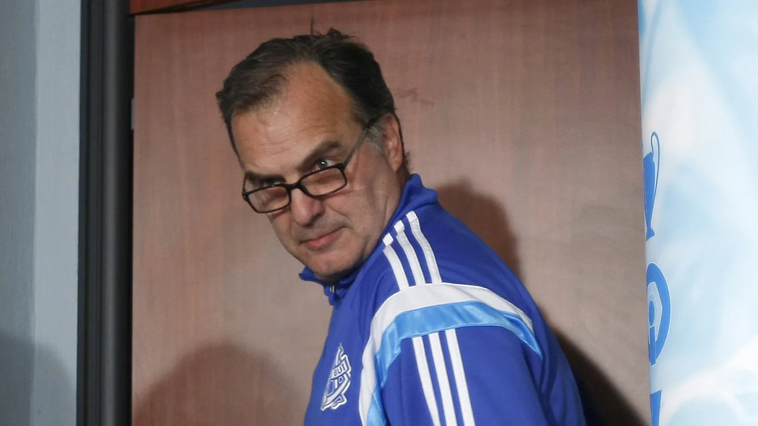 Bielsa perde a cabe&ccedil;a com perguntas sobre D&oacute;ria e solta os cachorros nos jornalistas