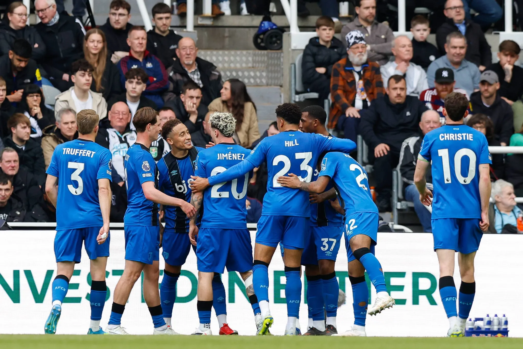 Jogadores do Bournemouth comemoram gol sobre Newcastle (Foto: Imago/Every Second Media)