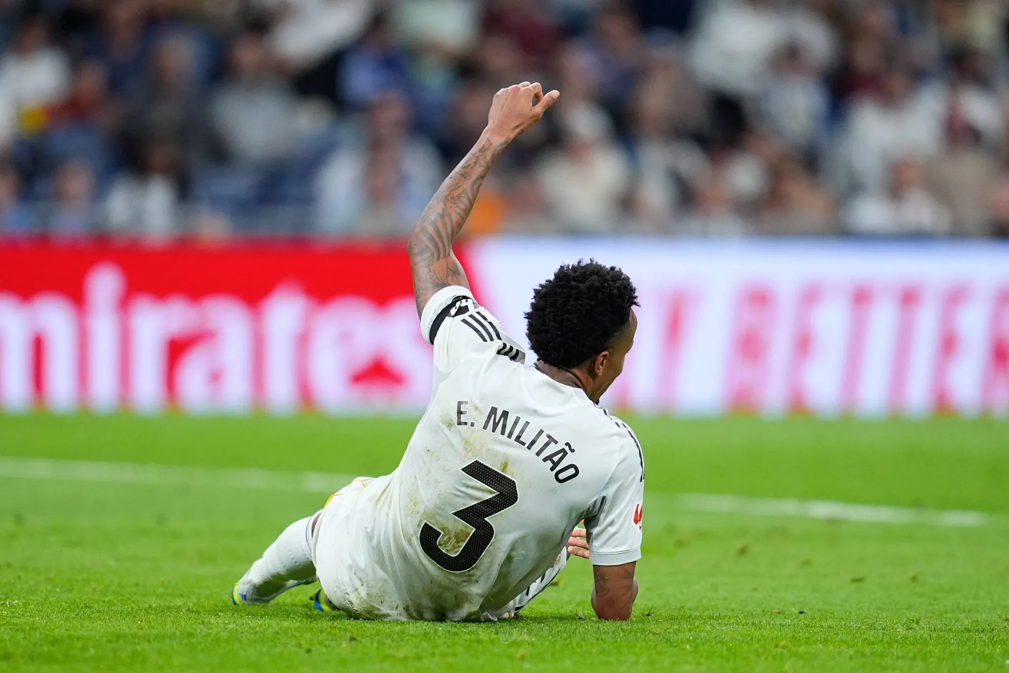 Milit&atilde;o sente les&atilde;o em jogo do Real Madrid