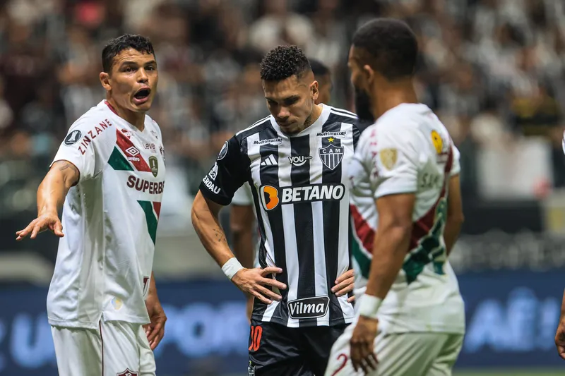 Paulinho lamenta chance perdida