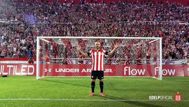 O Estudiantes encheu seu novo est&aacute;dio para oferecer uma recep&ccedil;&atilde;o calorosa a Mascherano