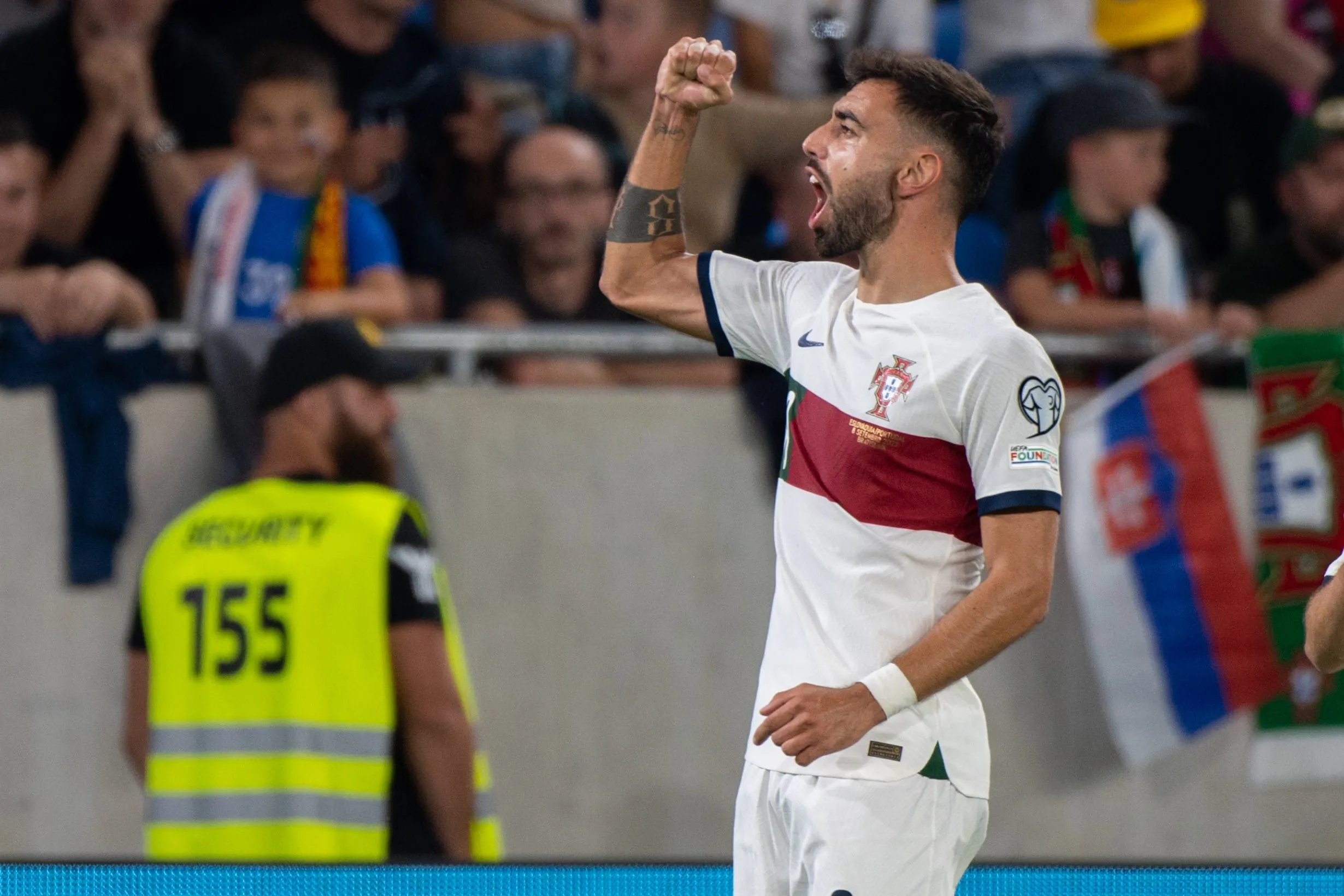 Bruno Fernandes brilha e Portugal bate a Eslov&aacute;quia fora de casa nas Eliminat&oacute;rias da Euro