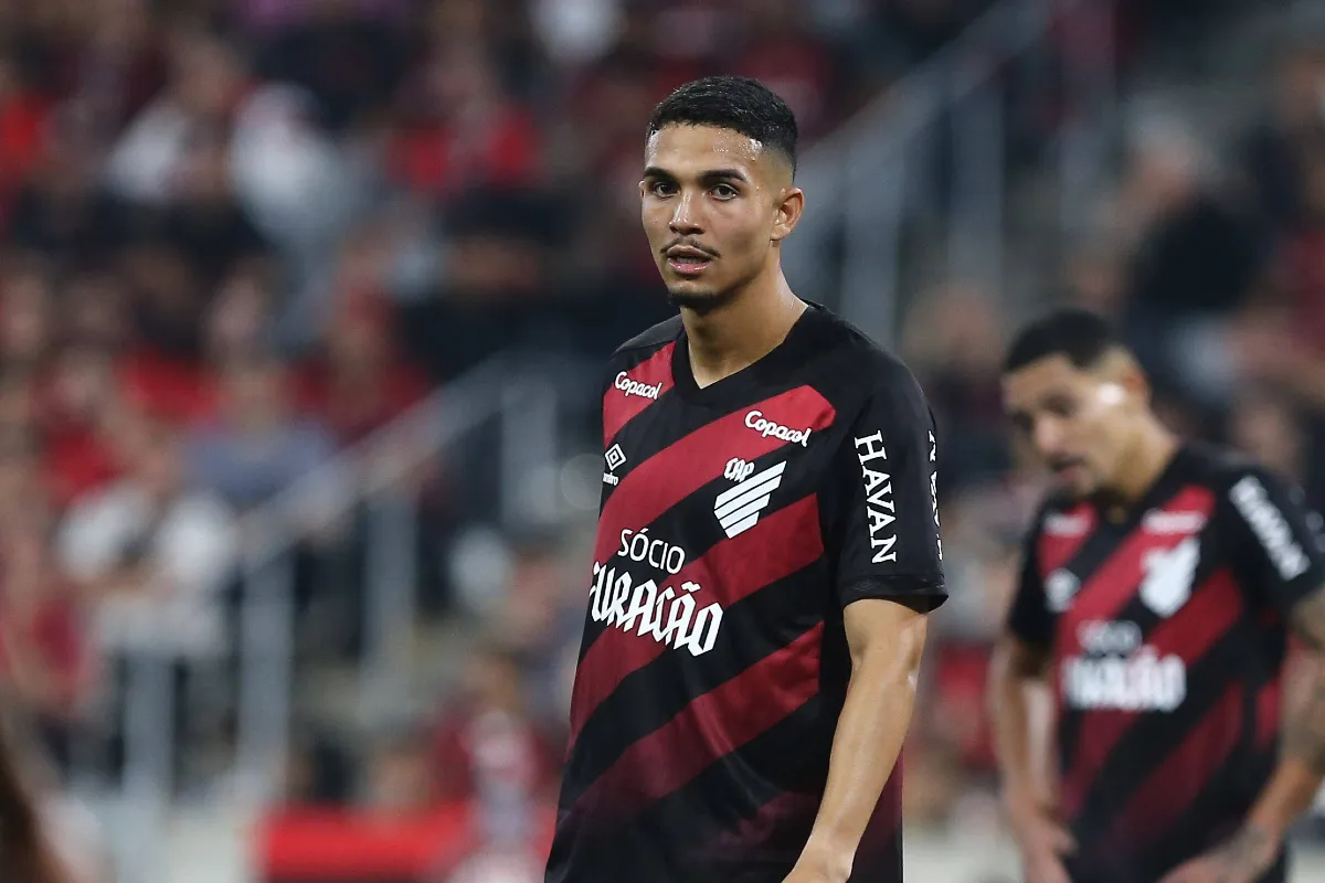 Arthur Dias, zagueiro do Athletico Paranaense