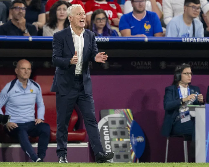 Deschamps durante a semifinal da Eurocopa