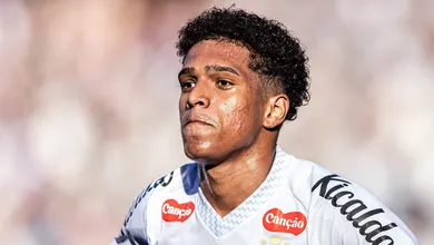 Souza mostra que prefer&ecirc;ncia de Vojvoda por Escobar na lateral do Santos &eacute; bem question&aacute;vel