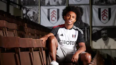 Willian renova compromisso com o Fulham e assina por mais uma temporada