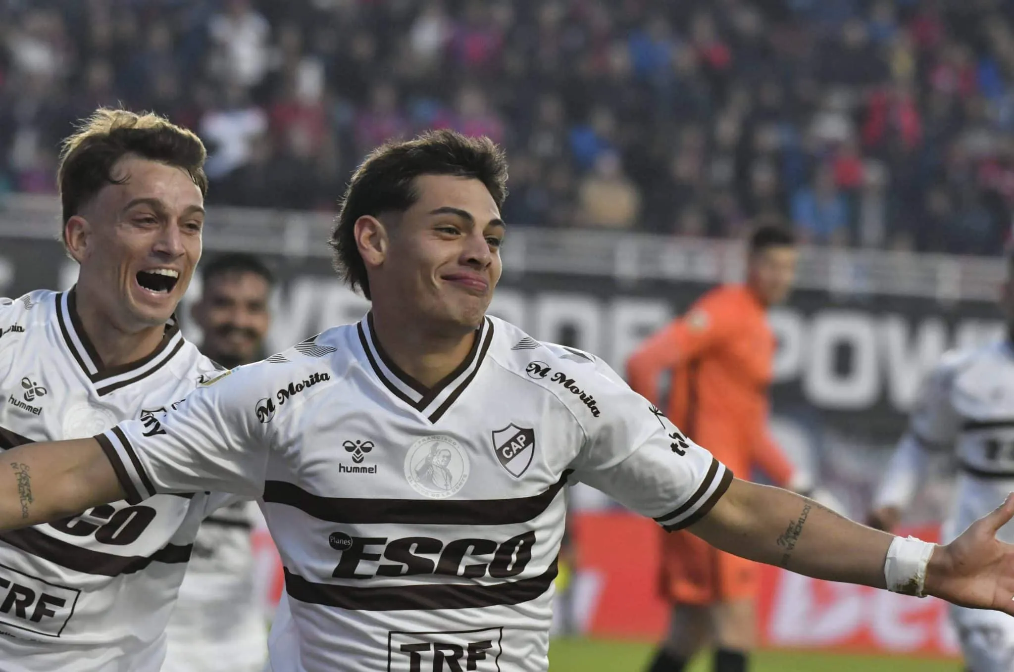 Modesto Platense at&eacute; cansa de eliminar gigantes e chega &agrave; final do Campeonato Argentino