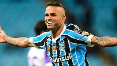 Gr&ecirc;mio define sal&aacute;rio, acerta com Luan e s&oacute; espera sa&iacute;da do Corinthians