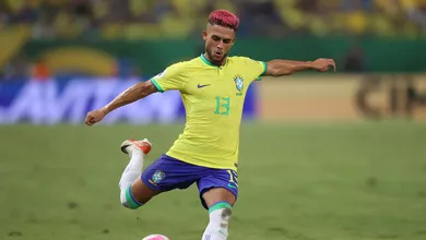 Laterais da Sele&ccedil;&atilde;o deixam ainda mais incertezas para a Copa ap&oacute;s um 2023 repleto de problemas