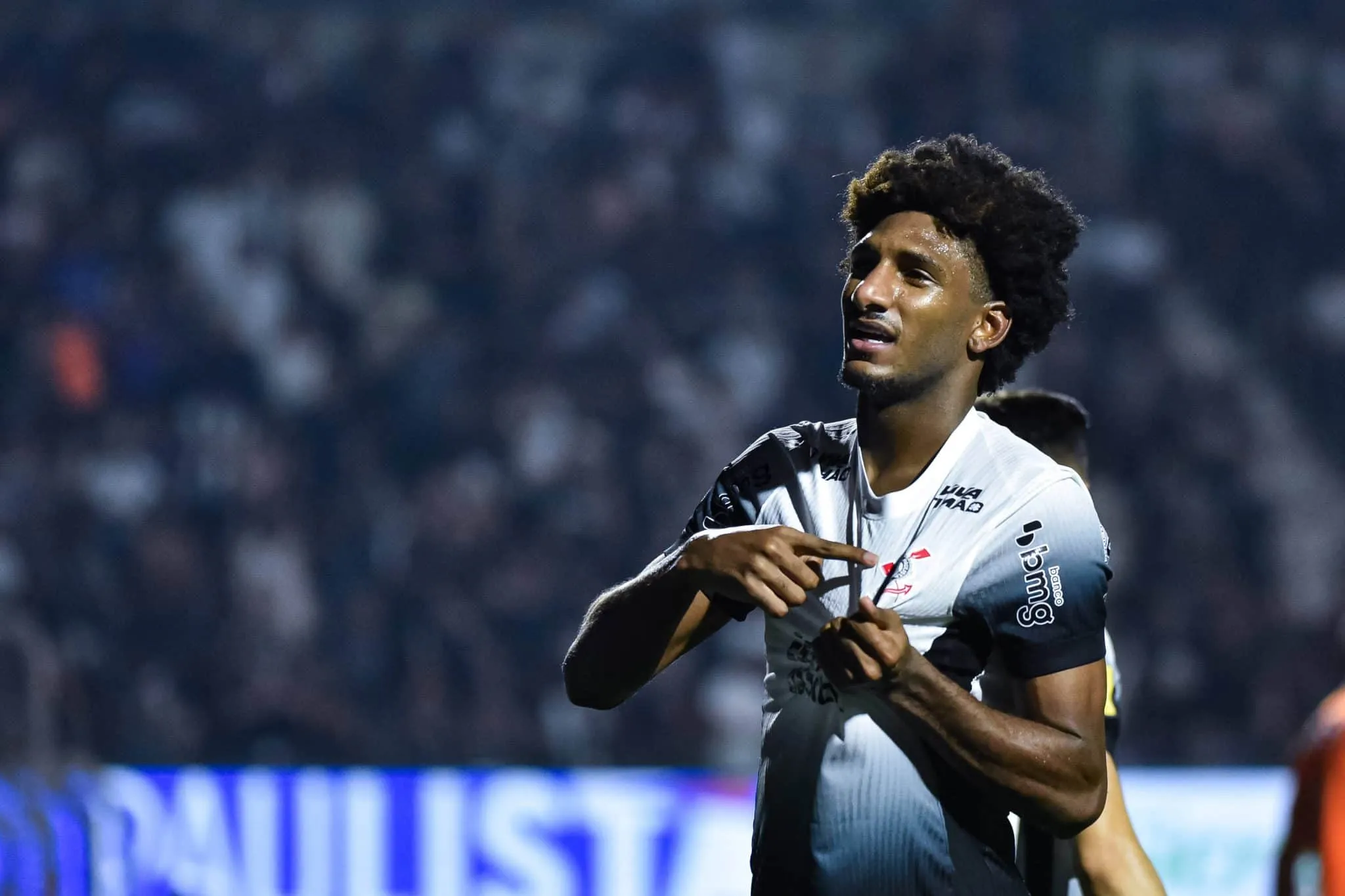 Corinthians &lsquo;despeja&rsquo; Portuguesa e mata saudade do Pacaembu, mas n&atilde;o consegue objetivo principal