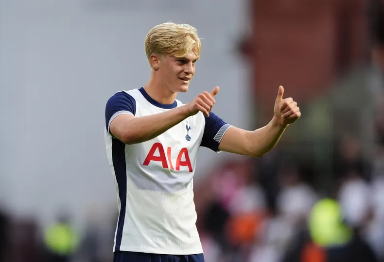 Foto: (IconSport) - Lucas Bergvall, do Tottenham