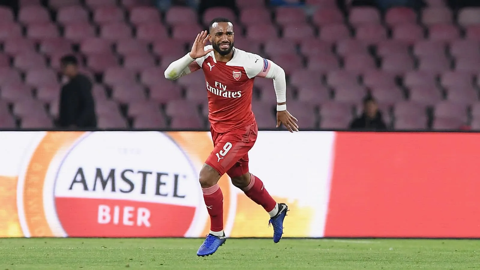 O Arsenal conclui sua classifica&ccedil;&atilde;o categ&oacute;rica em cima do Napoli e cresce ainda mais na Liga Europa
