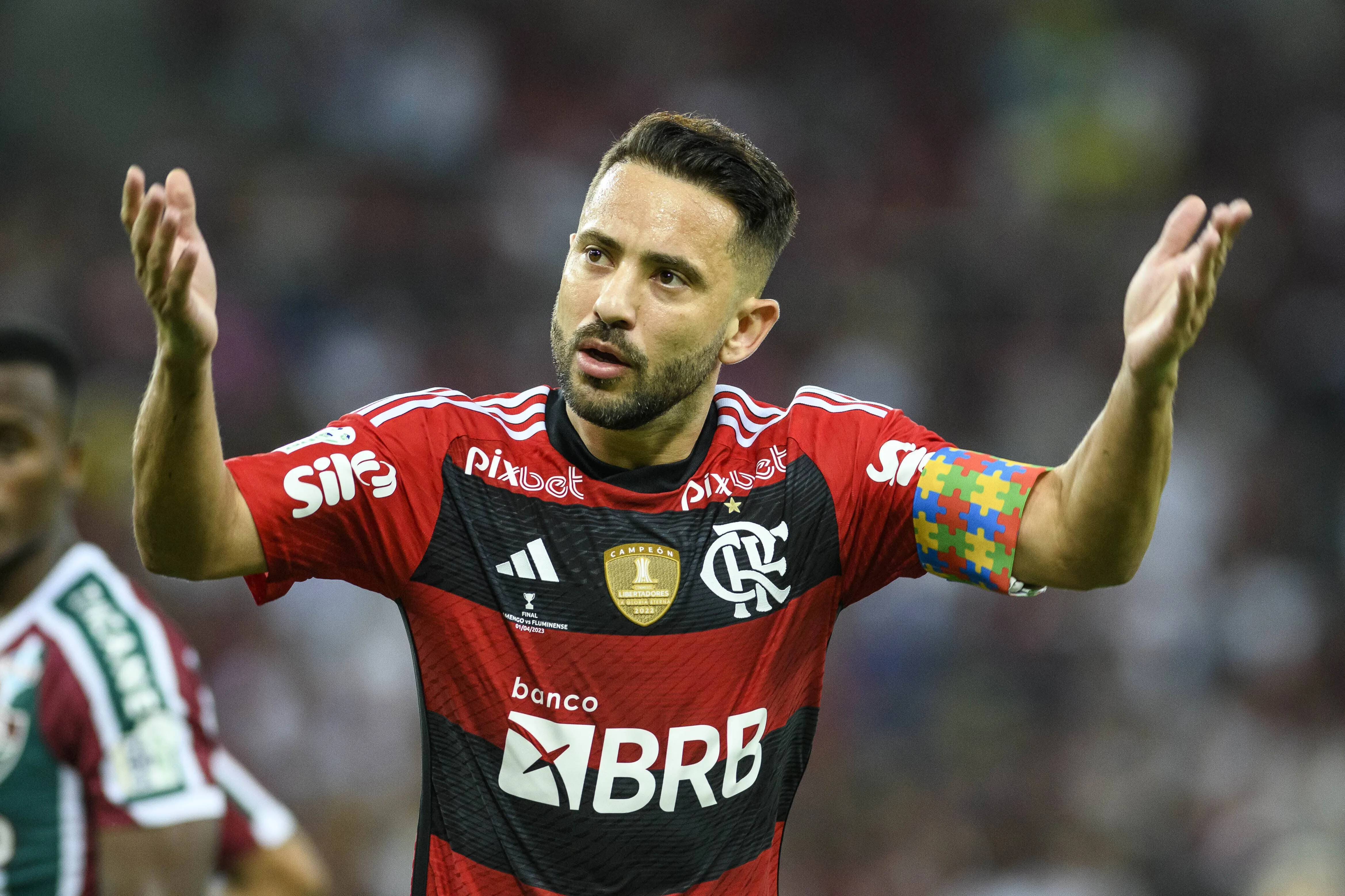 Fluminense quer Everton Ribeiro, que vive indefini&ccedil;&atilde;o no&nbsp;Flamengo