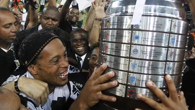 10 anos da Libertadores: como Ronaldinho mudou a hist&oacute;ria do Atl&eacute;tico-MG