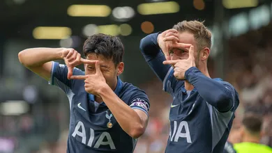 Son assumiu lugar de Kane, fez tr&ecirc;s gols e comandou goleada de um empolgante Tottenham