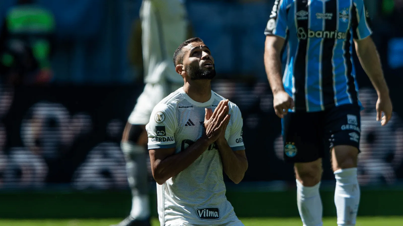 Les&atilde;o e fase ruim no Atl&eacute;tico-MG fez Alan Kardec cogitar desistir do futebol