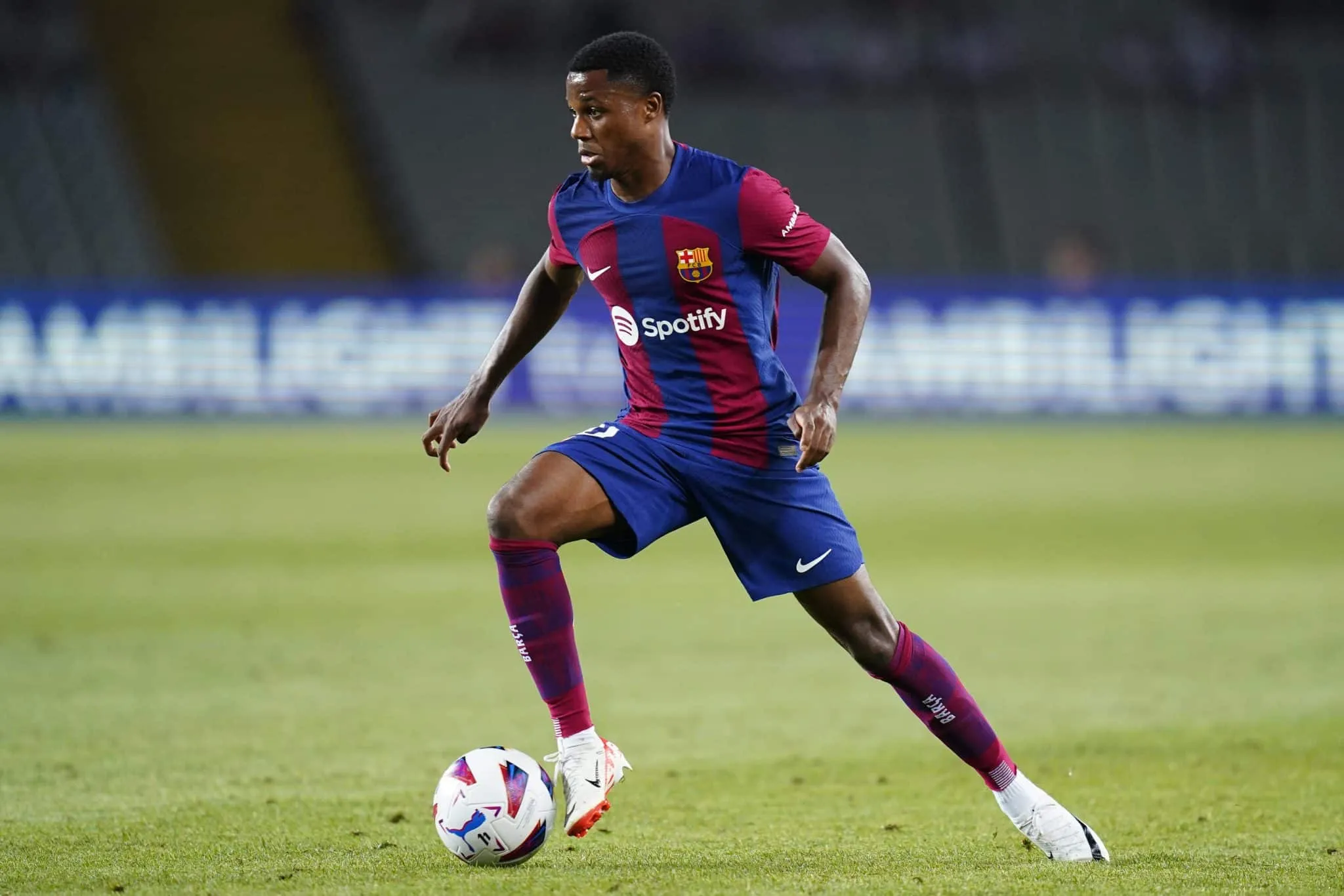 Ansu Fati, com a camisa do Barcelona