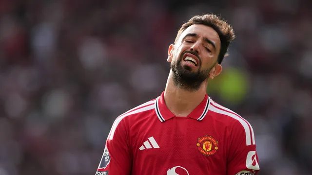 Roy Keane critica Bruno Fernandes por lance pol&ecirc;mico em United x City: &lsquo;O violento &eacute; ele'