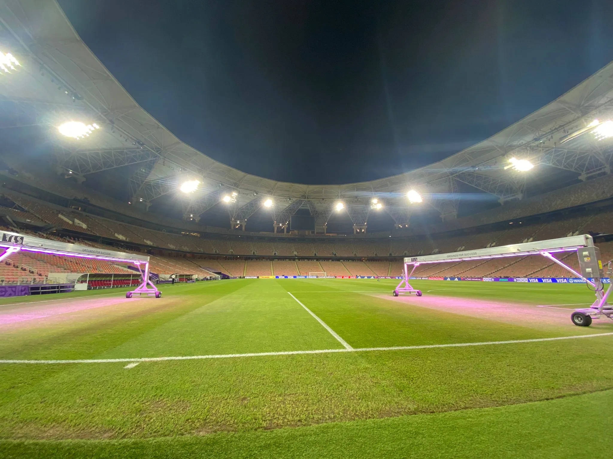 Campo da estreia do Fluminense no Mundial apresenta falhas; Diniz abre m&atilde;o de reconhecimento