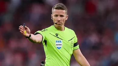 Por que passado de arbitro de Barcelona x Real Madrid virou manchete na Espanha?