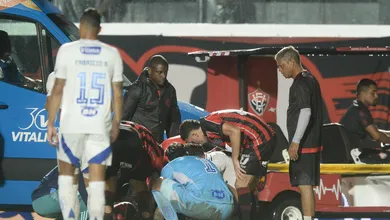 Les&atilde;o grave em Vit&oacute;ria e Cruzeiro mostra que jogo nem deveria ter acontecido durante temporal
