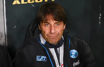 &lsquo;Daqui a pouco jogo eu&rsquo;: Antonio Conte se revolta com situa&ccedil;&atilde;o do Napoli