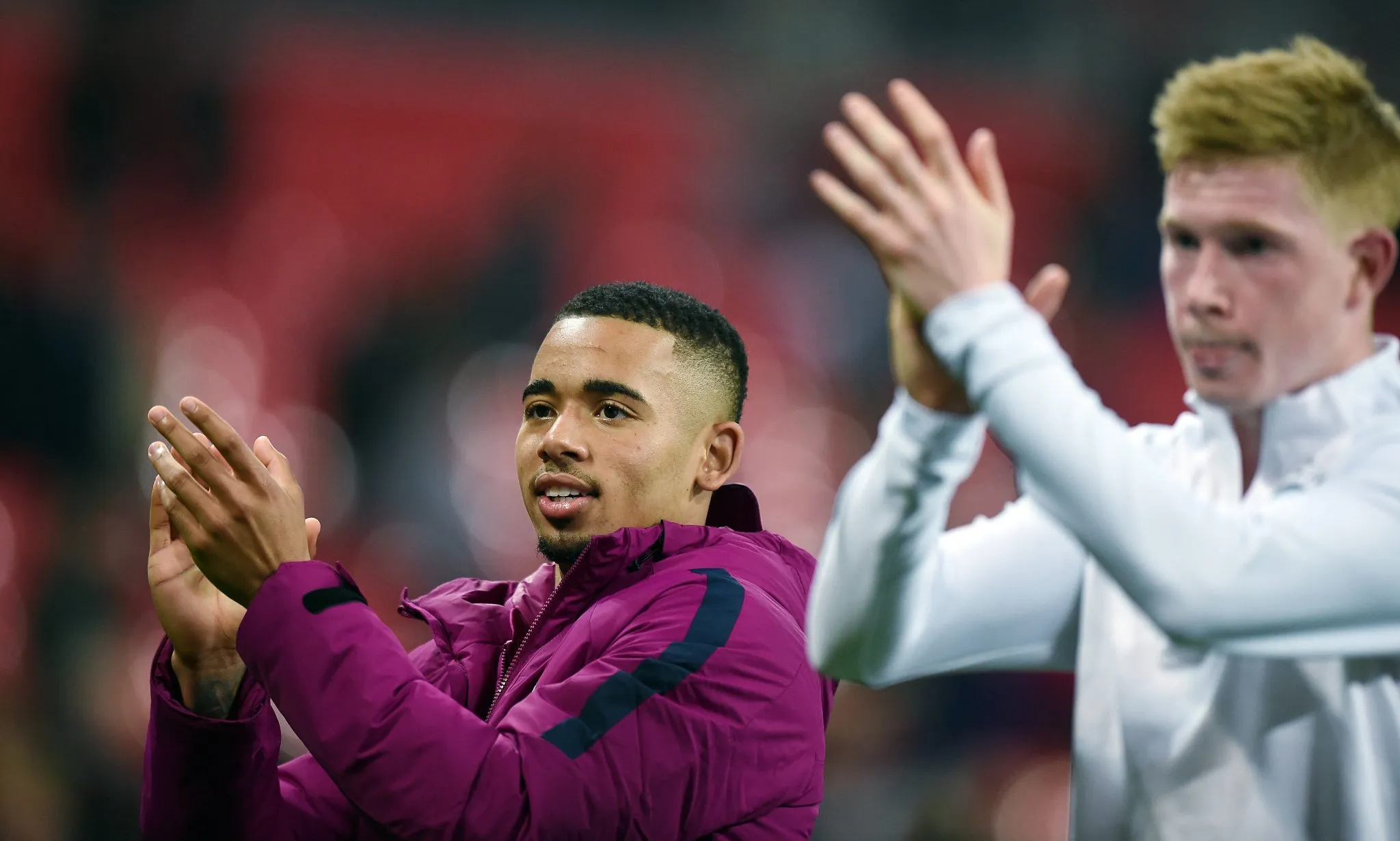 Jesus e De Bruyne quando jogavam juntos no Manchester City (Foto: IMAGO / Newscom World)