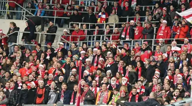 A torcida do Mainz virou um grande coral natalino para embalar seu &uacute;ltimo jogo no ano