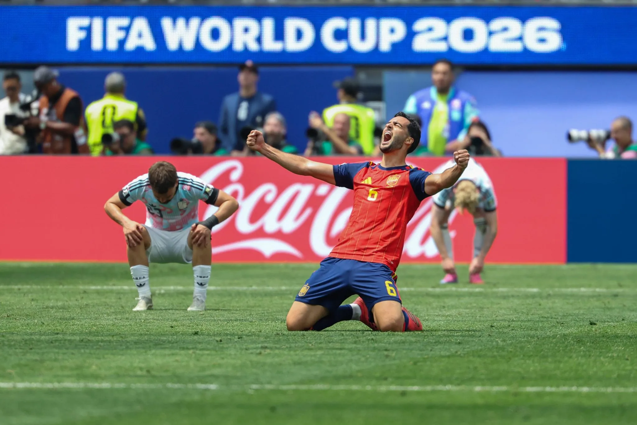 Merino comemora classifica&ccedil;&atilde;o da Espanha na Copa do Mundo
