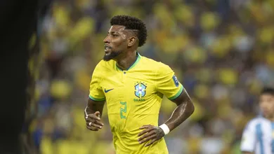 Emerson Royal cita complexidade do estilo de Diniz para justificar mau momento da Sele&ccedil;&atilde;o