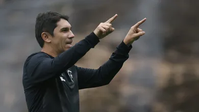 Menos trocas, mais repeti&ccedil;&atilde;o: como L&uacute;cio Fl&aacute;vio deve comandar o Botafogo at&eacute; o fim do Brasileiro