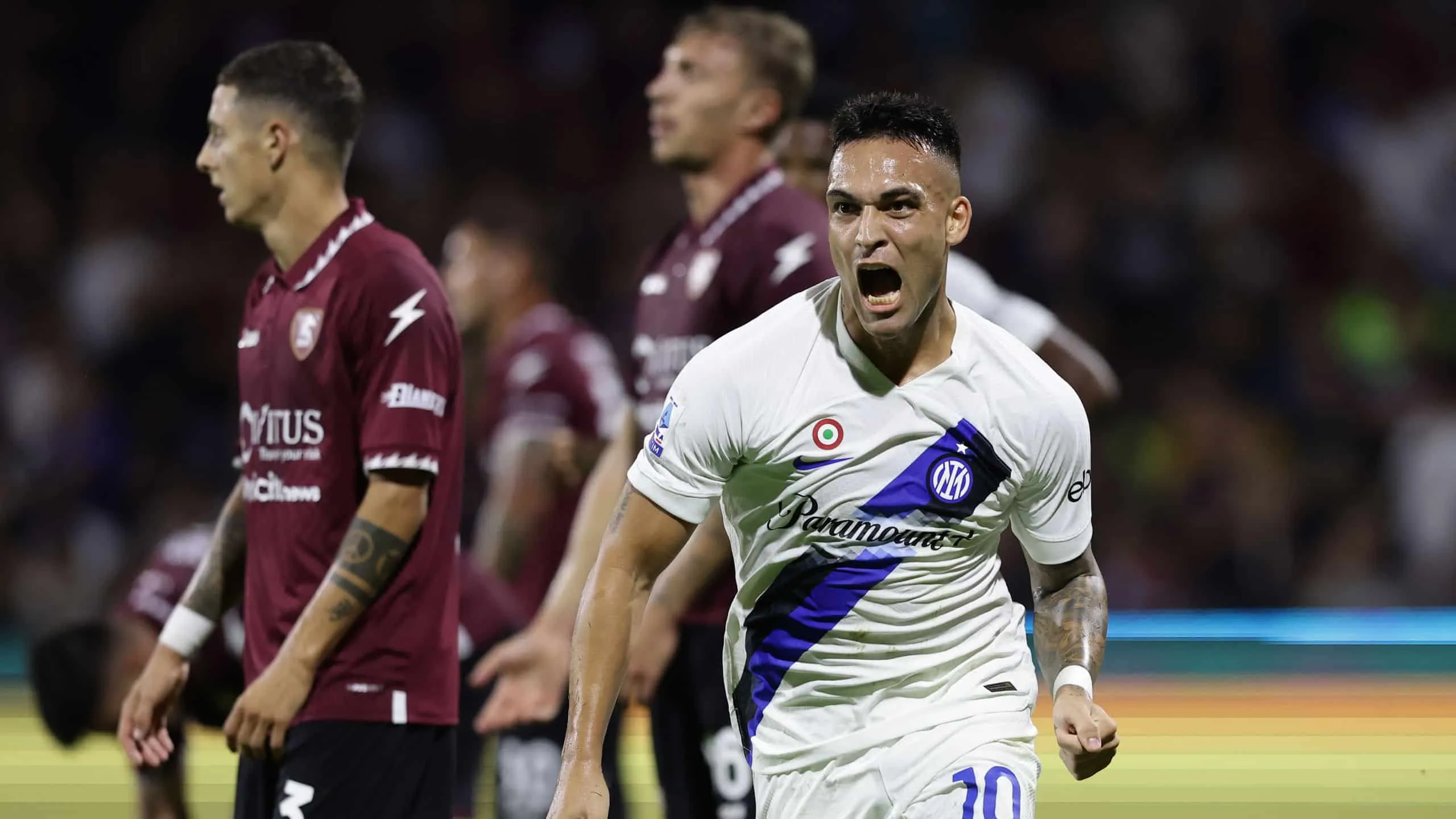 Lautaro sai do banco para destruir a Salernitana com quatro gols e manter a Inter na lideran&ccedil;a