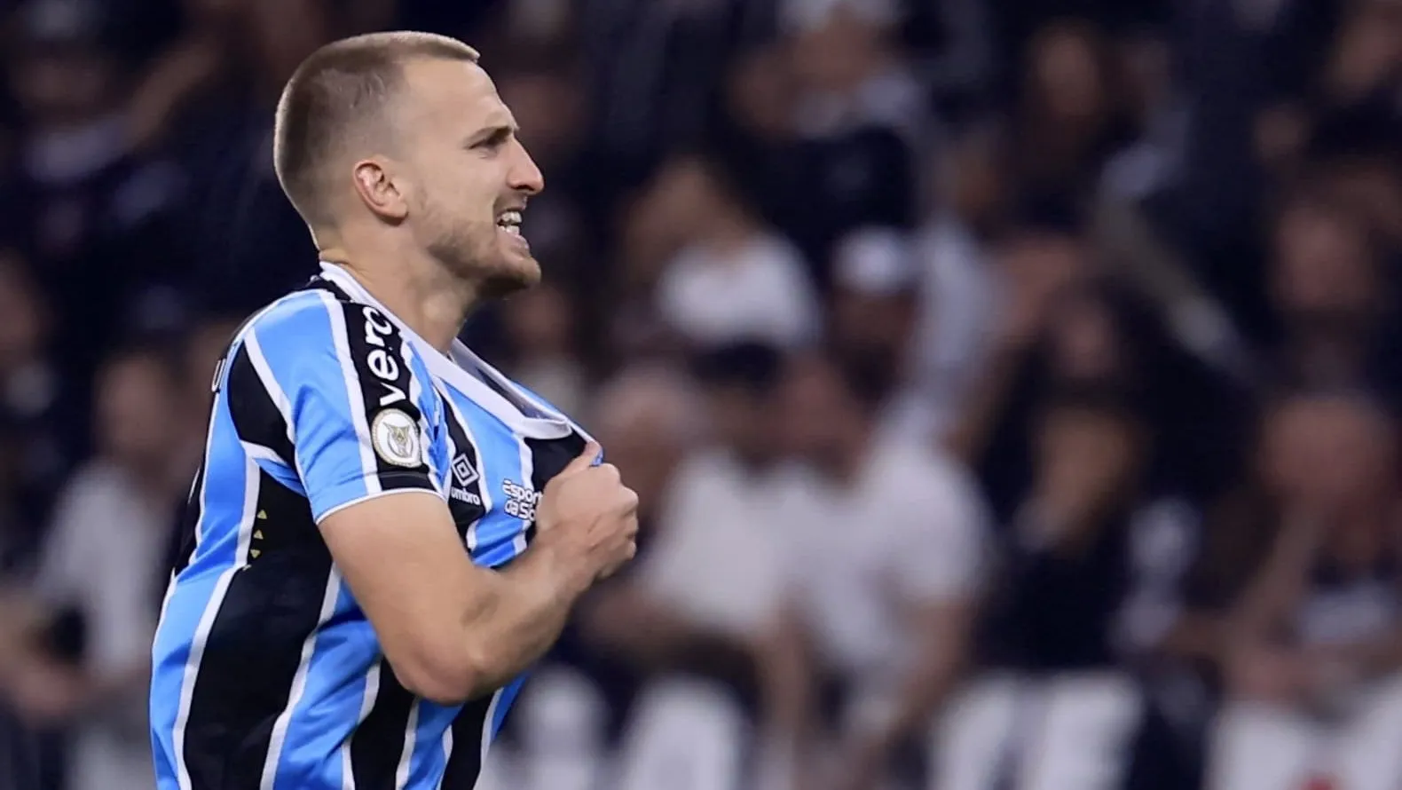Rodrigo Ely cresce e se torna pilar defensivo de um Gr&ecirc;mio em recupera&ccedil;&atilde;o