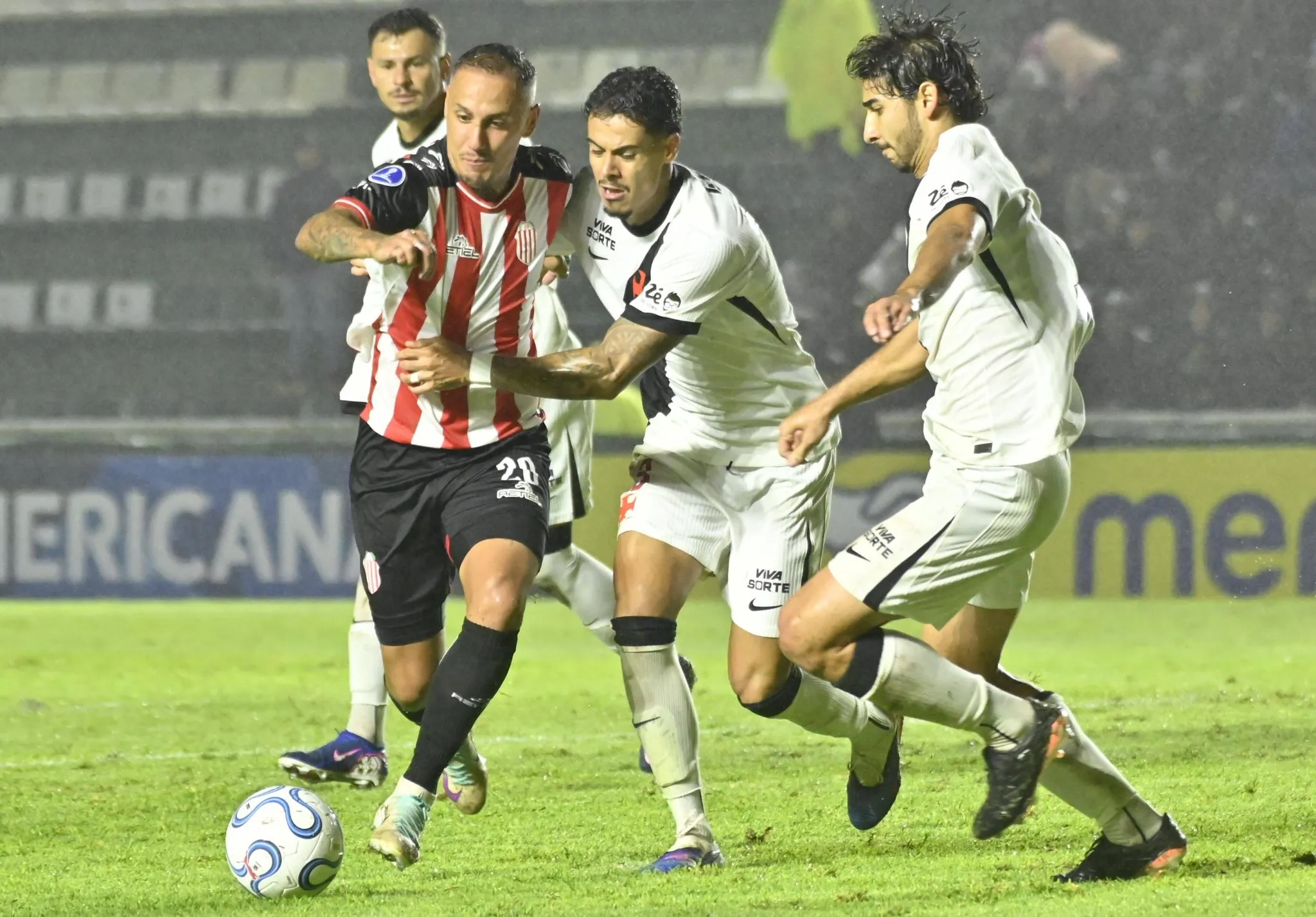 Vasco levou time reserva para estreia na Sul-Americana contra o Barracas Central