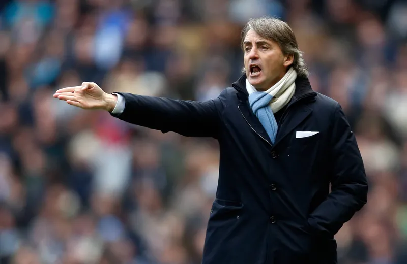 Roberto Mancini comanda Manchester City em jogo em 2013