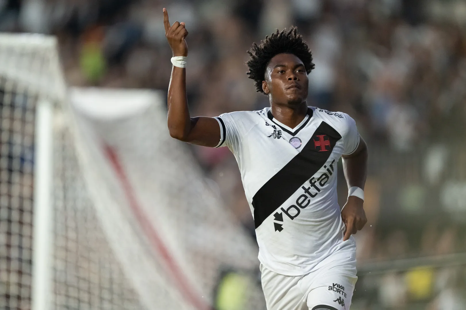 Gabriel Souza celebra gol do Vasco (Foto: Icon Sport)