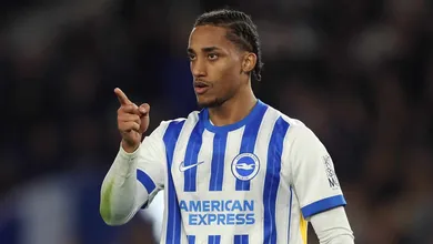 Jo&atilde;o Pedro vira solu&ccedil;&atilde;o para a camisa 9 de tr&ecirc;s de gigantes da Premier League