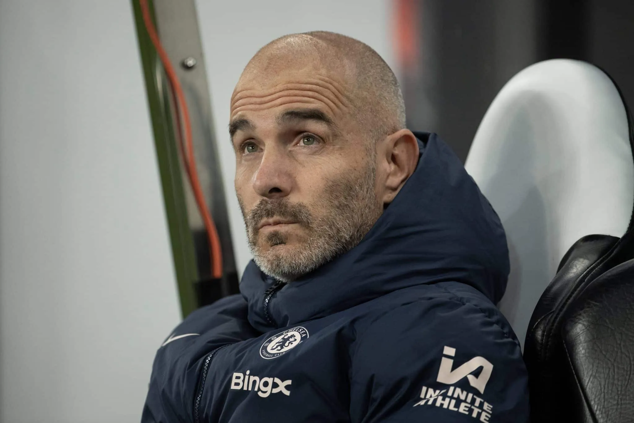 Efeito Rashford? T&eacute;cnico do Chelsea imita R&uacute;ben Amorim ao explicar aus&ecirc;ncia de atacante