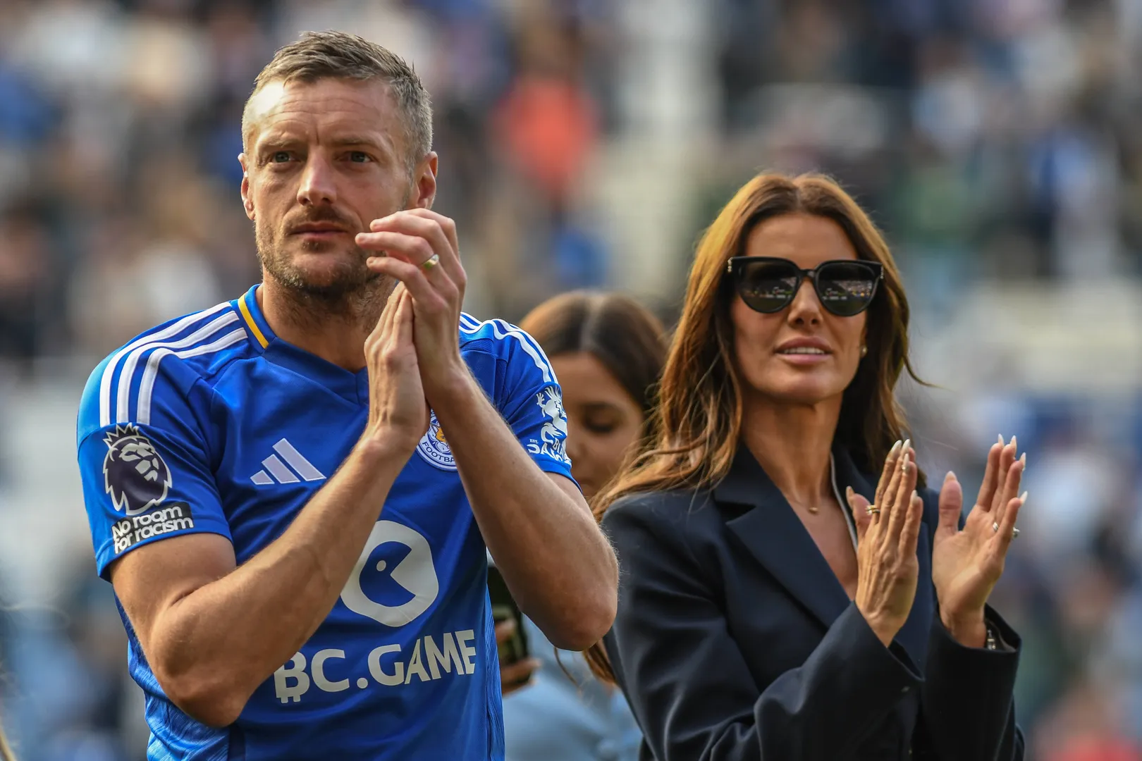 Vardy ao lado da esposa durante sua despedida do Leicester