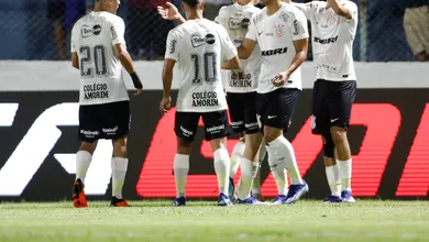 Corinthians chega a semifinal de Copinha ap&oacute;s quatro anos, e segue vivo em busca do 11&ordm; t&iacute;tulo
