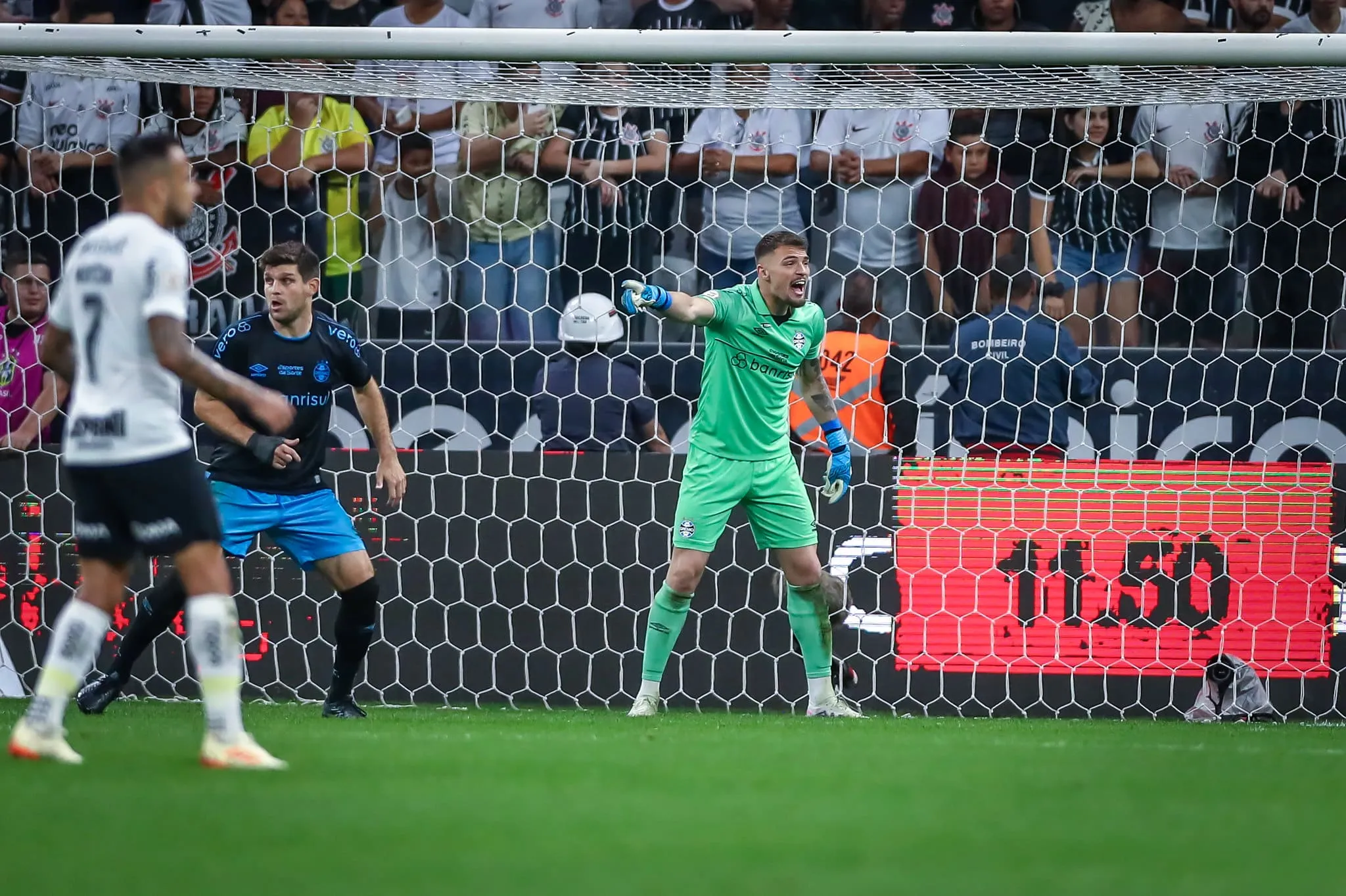 O ano do Gr&ecirc;mio foi &oacute;timo, mas h&aacute; um grande por&eacute;m: sua defesa frouxa