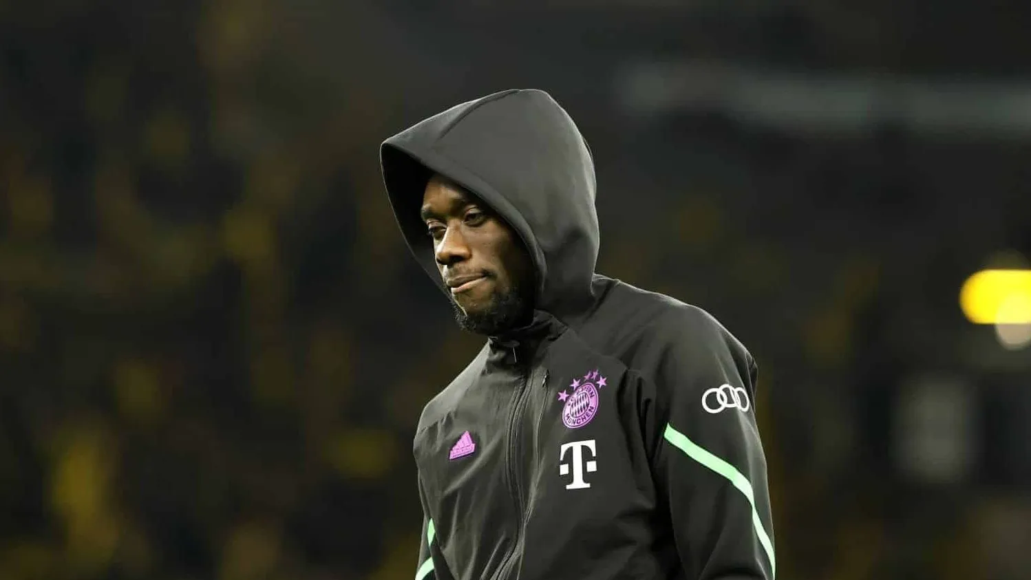 Bayern ou Real: Davies vive escolha de Sofia sobre futuro e tomar&aacute; decis&atilde;o em breve