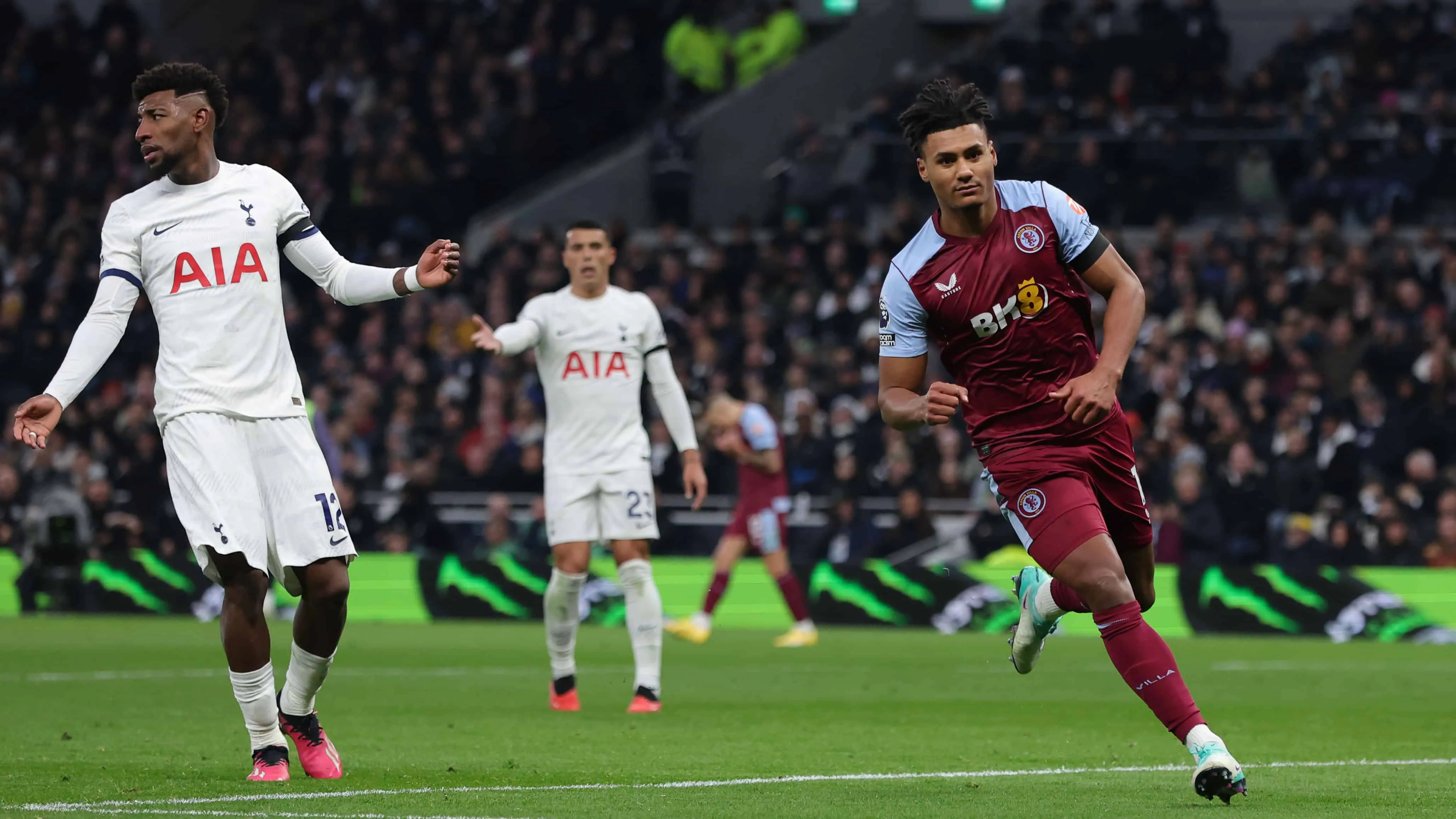 Com boa atua&ccedil;&atilde;o de Douglas Luiz, Aston Villa consegue virada sobre o Tottenham em Londres