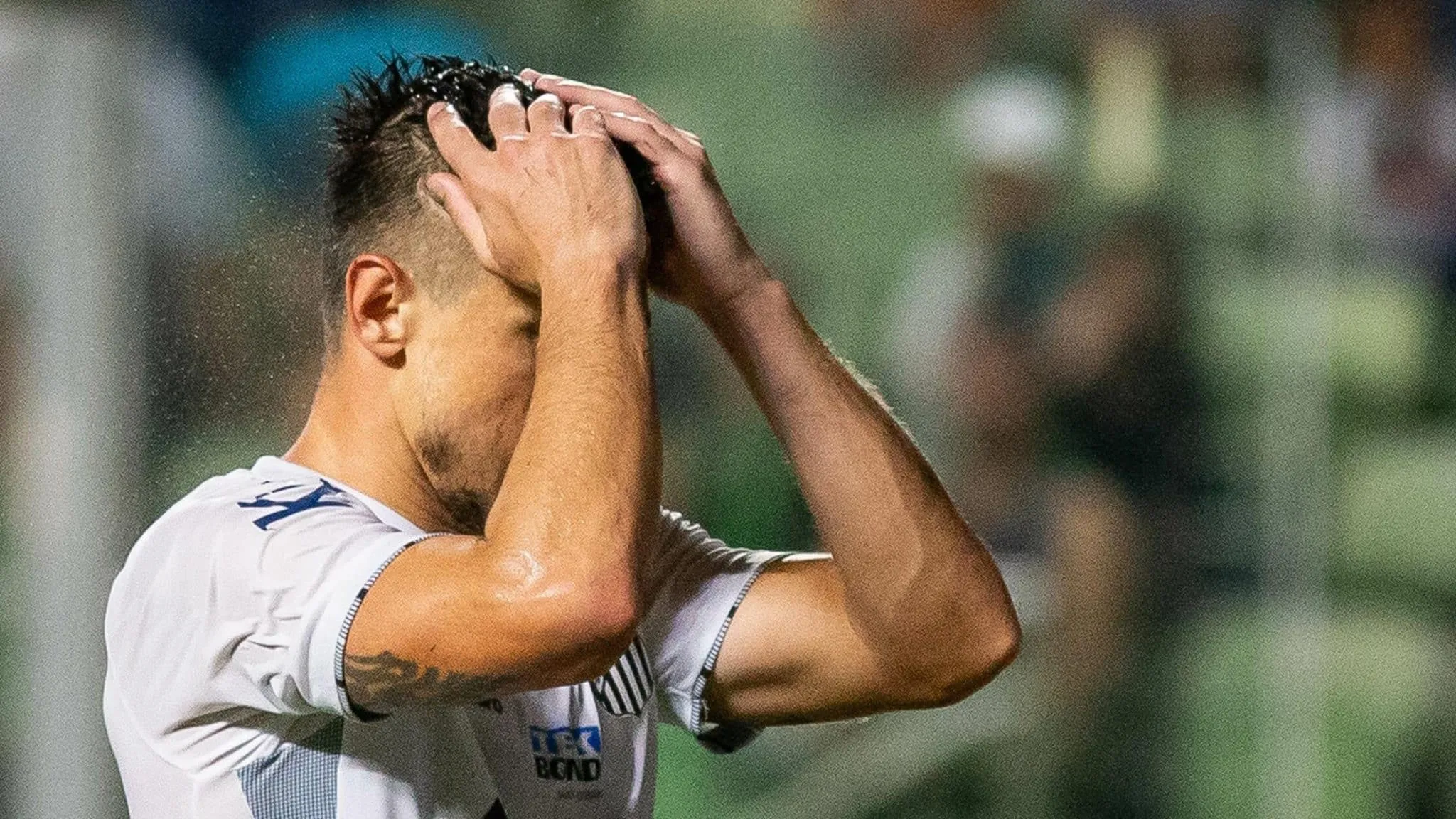 Santos sofre com gola&ccedil;os do Botafogo-SP e cai para a terceira posi&ccedil;&atilde;o na S&eacute;rie B