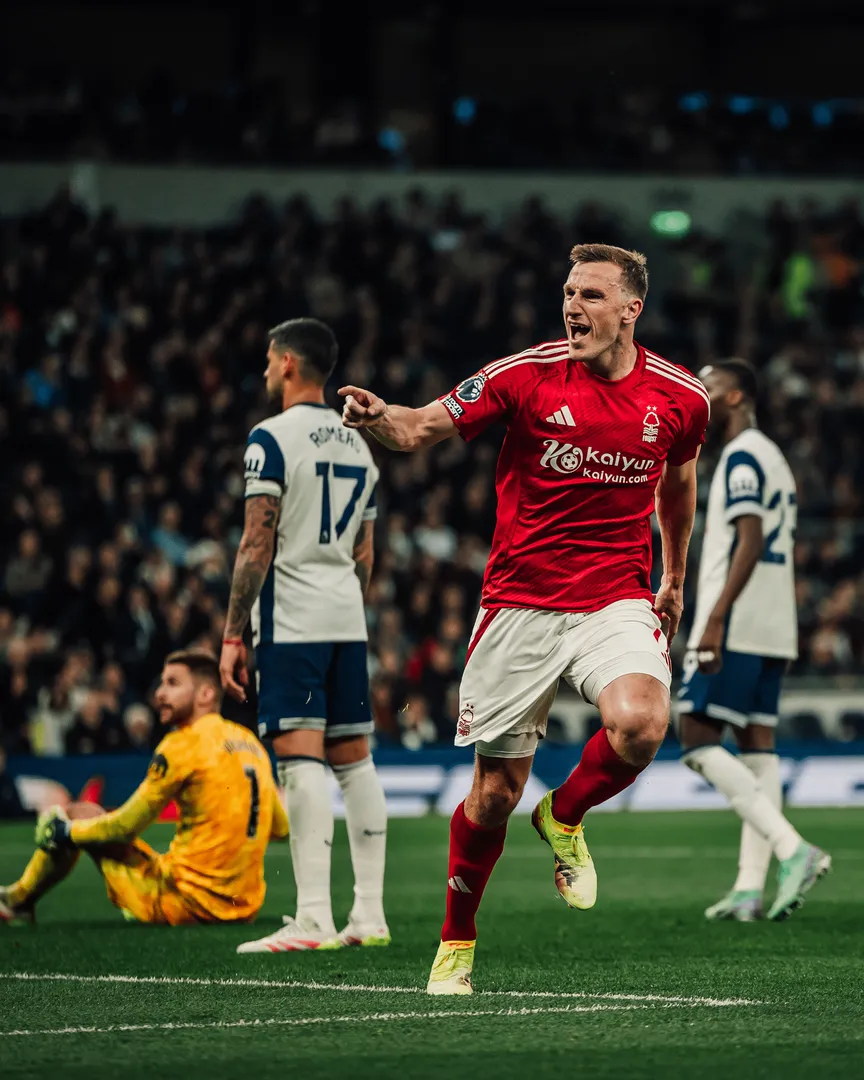 Chris Wood comemora gol do Nottingham Forest
