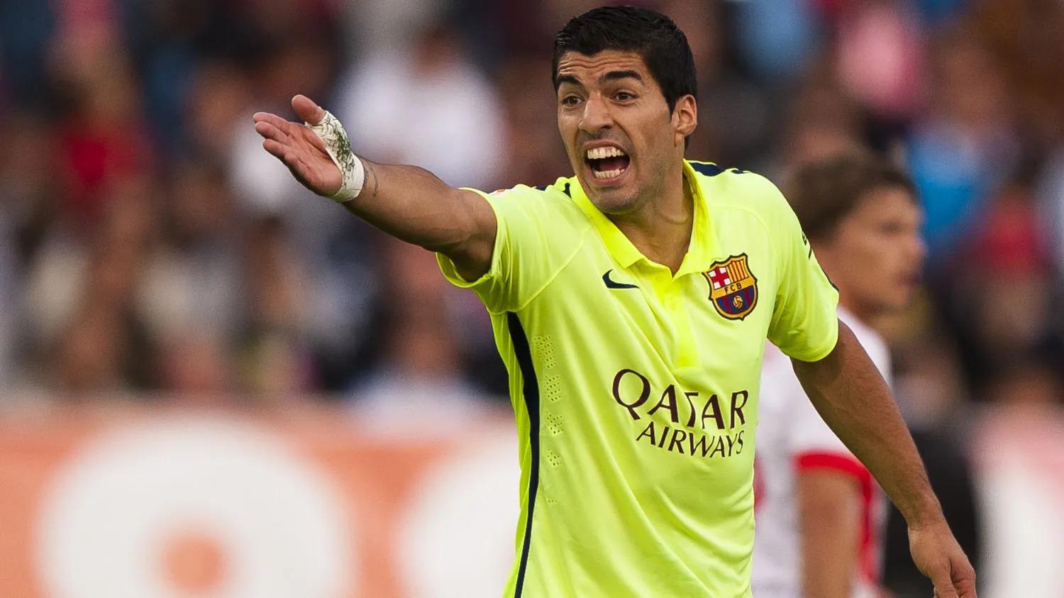 Su&aacute;rez limpa a barra de Luis Enrique depois de escala&ccedil;&atilde;o (bem) question&aacute;vel